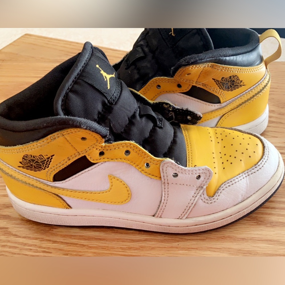 Jordan’s kids 13c. Great shape, just need new laces.